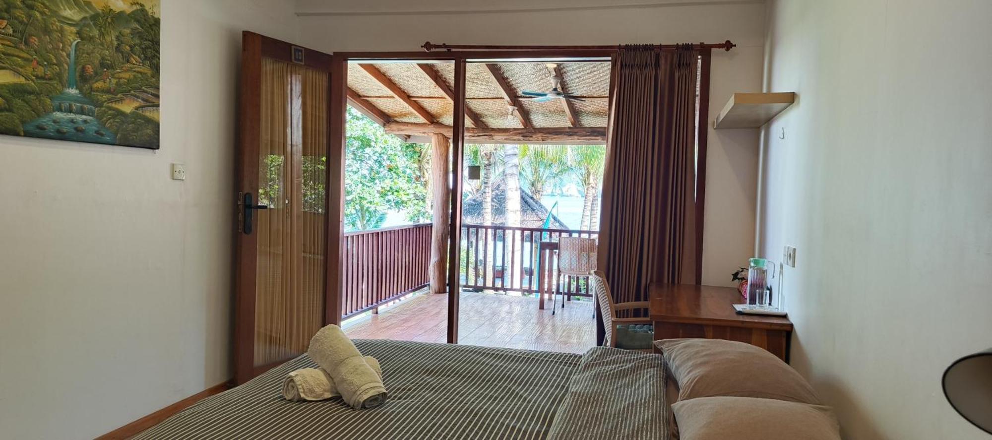 Castaway Surf Retreat 1 Hotel Sekongkang Exterior photo